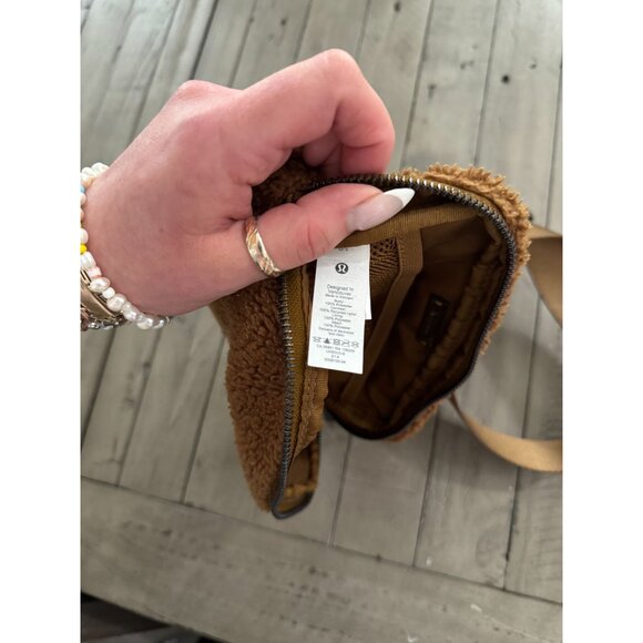 Lululemon Everywhere Fleece Belt Bag Burnt Caramel - Picture 7 of 7